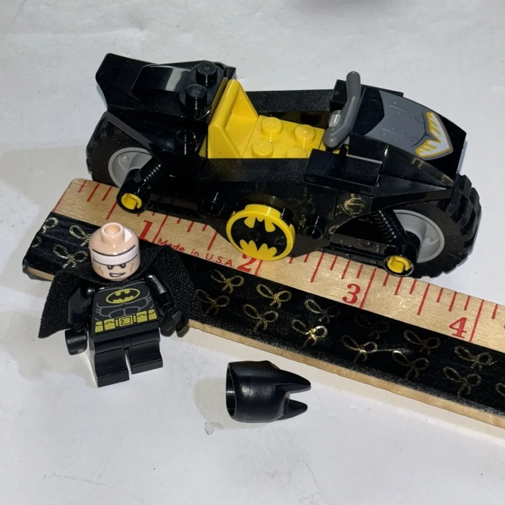 LEGO DC Batman Versus Harley Quinn 76220, Superhero Action Figure and Bike